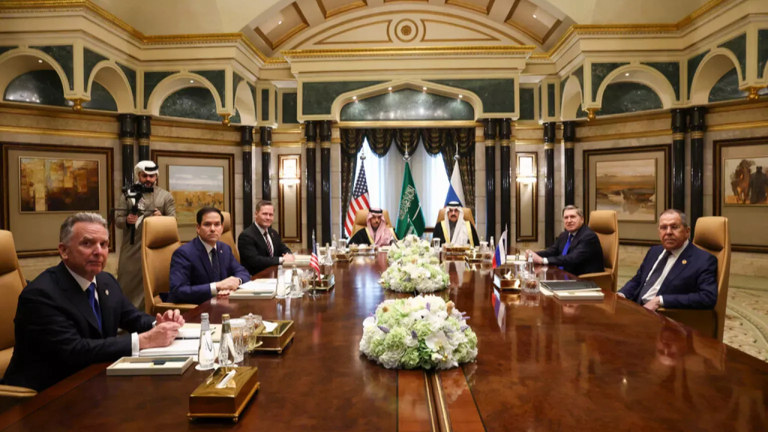diplomatic meeting.webp