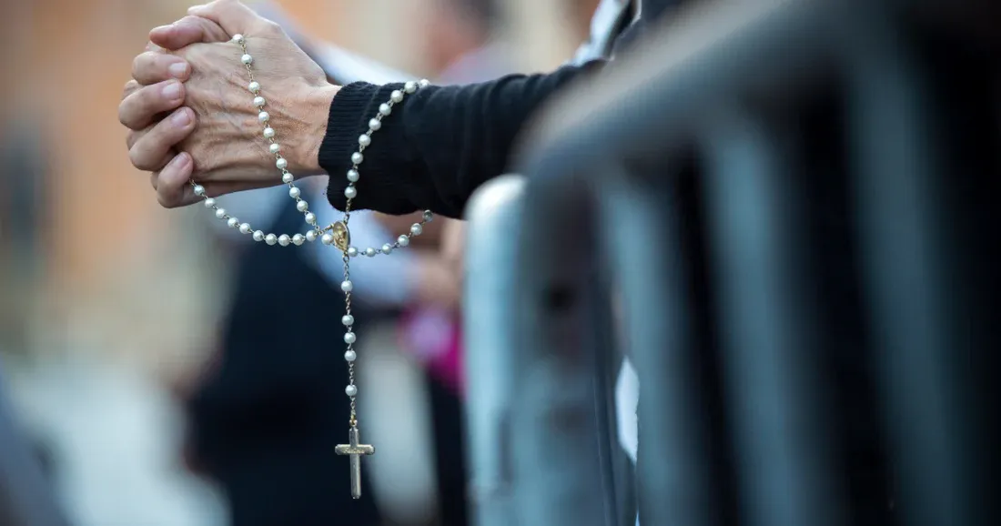 praying_the_rosary.webp